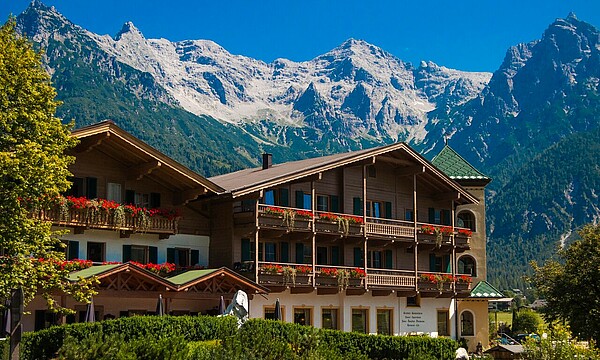 Riding hotel Strasserwirt surrounded by mountains